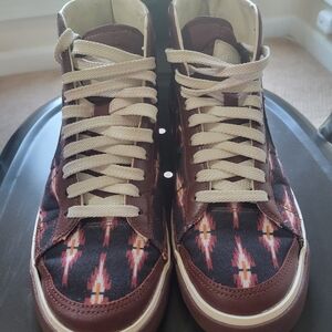 Nike Stylish High-Top Sneakers - Maroon and Cream. Size 7.5 Women